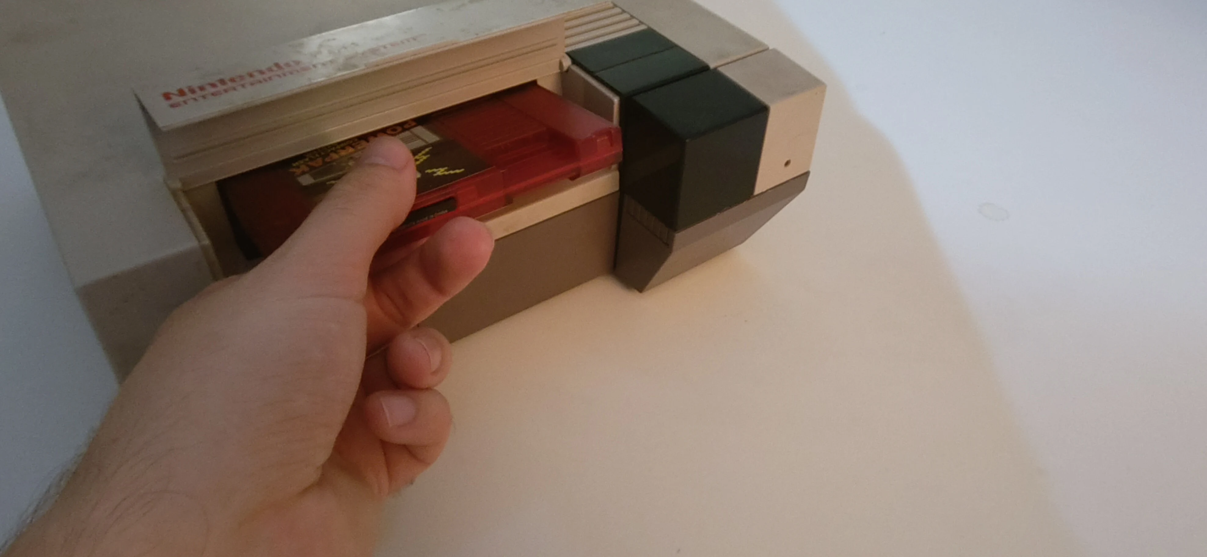 Remove game cartridge